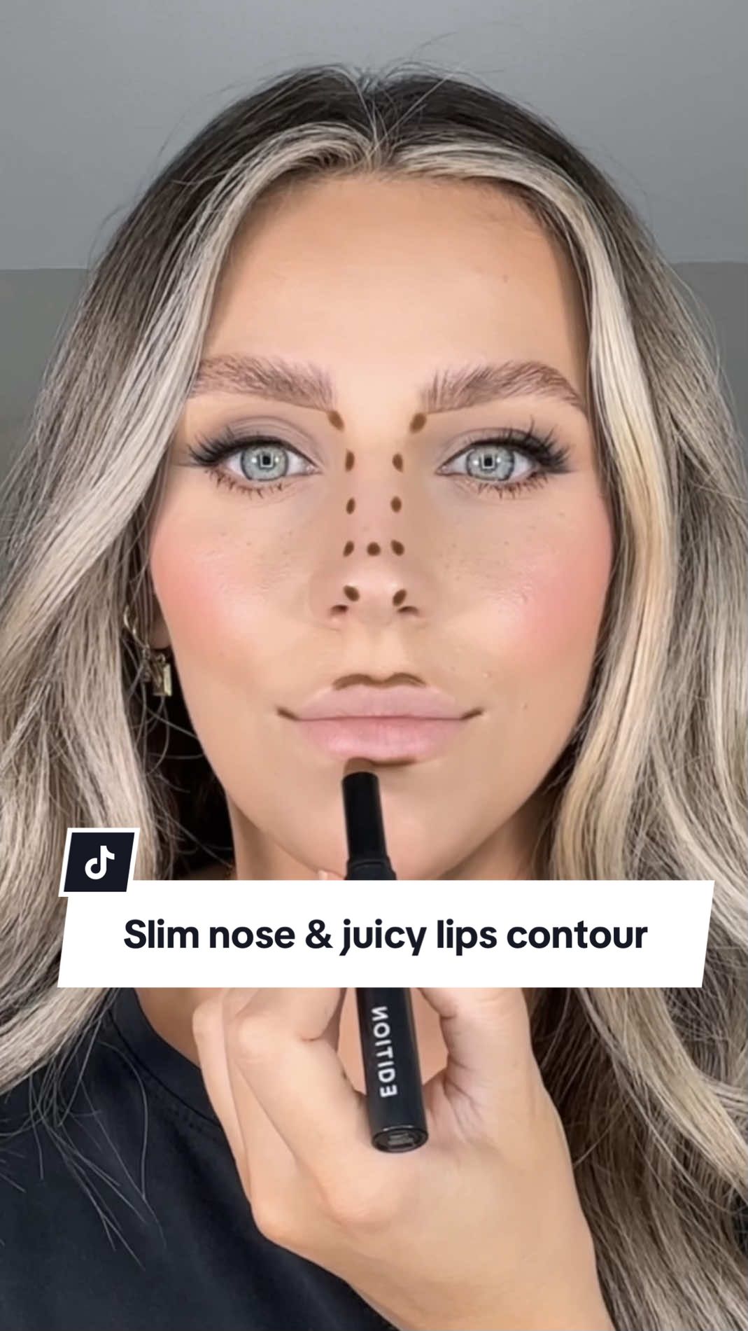 Slim button nose & juicy lips contour @EDITION Cosmetics Contour Crayon shade frappé. @Huda Beauty faux filter gloss @THESAEM_official cover perfection concealer @japonesque brushes  #makeuphacks #nosecontour #concealerhack #beautyhacks #contourhack 