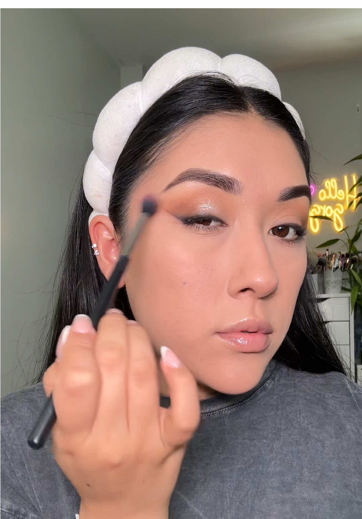 Maquillaje fácil y sencillo usando este Hermoso este kit de maquillaje girasol 🌻 te lo dejo en el carrito naranja #noraslashesxivettearaiza #maquillajetutorial #makeuptutorial #natrualmakeup #maquillajedeojos @Noras Lashes & Glam INC 