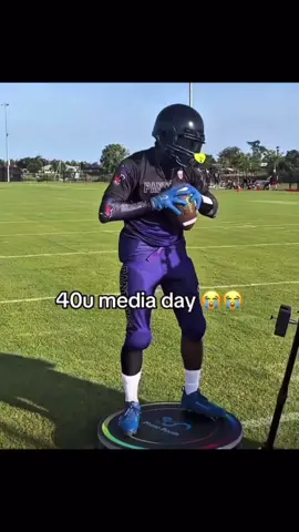 40u???😭#greenscreenvideo #football #mediaday #virall 