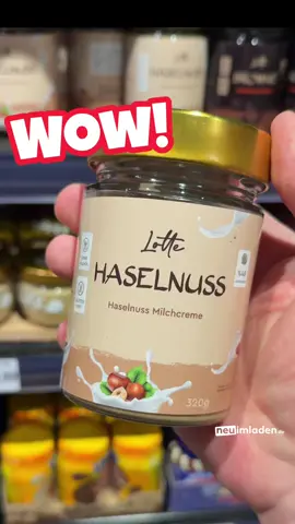 • Werbung • Du denkst, du hast die leckerste Haselnusscreme schon probiert?! 🤔 Dann probier' mal diese hier! 🤩 Von Lotte  gibt es eine 🌰 Haselnusscreme, die wirklich Next Level ist. Und wenn ihr sie schon probiert: die Brownie 🍫 Creme ist auch krass lecker. 🛒 Ab sofort im Supermarkt - zum Beispiel bei Rewe, Edeka oder Famila. Viel Spaß beim probieren! 🫶🏻