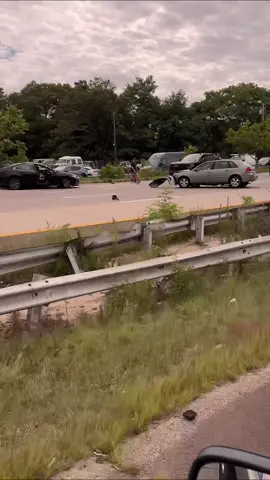 Sunrise highway eastbound in between north ocean and Waverly Road exits. #longislandaccidentsandtraffic #accident #crash #longisland #newyork 