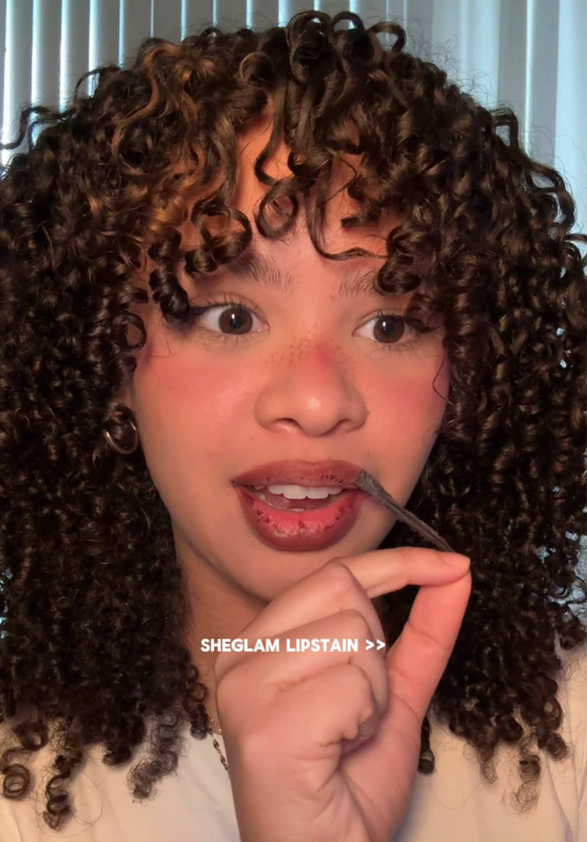 Lo que las girls necesitamos, un lip liner duradero! 💕 El nuevo Fall In Line Peel Off Lip Liner Stain de @SHEGLAM llegó a facilitarnos la vida 🤩 Busca “SHEGLAM” en la web/app para conseguirlos!   #sheglam #sheglampartner #sheglamlipstain #sheglamcrueltyfree 
