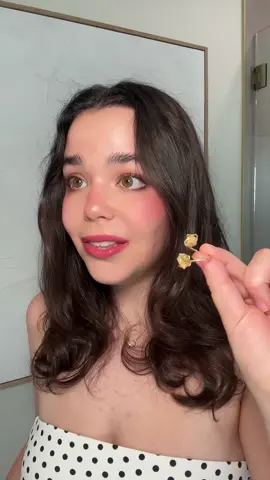 the stone of abundance & prosperity in all forms, learn how to connect down below👇🏻  Sit comfortably in a feel good atmosphere while wearing citrine on your non dominant hand (the energy of receiving) citrines energy is warm, uplifting & expanding  visualize and imagine your desire to already be in your true reality now⭐️  Focus your attention on the feeling of already having it to shift your identity to receiving it🫶🏻  wearing our adjustable citrine ring !! 