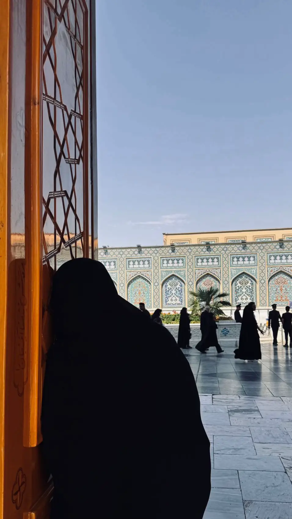 اللهم ولا تجعلهُ آخر العهد مني، اللهم ارزقني العود ثم العود ثم العود 💔. #iran #mashhad #bahrain #fyp #الامام_الرضا_عليه_السلام 