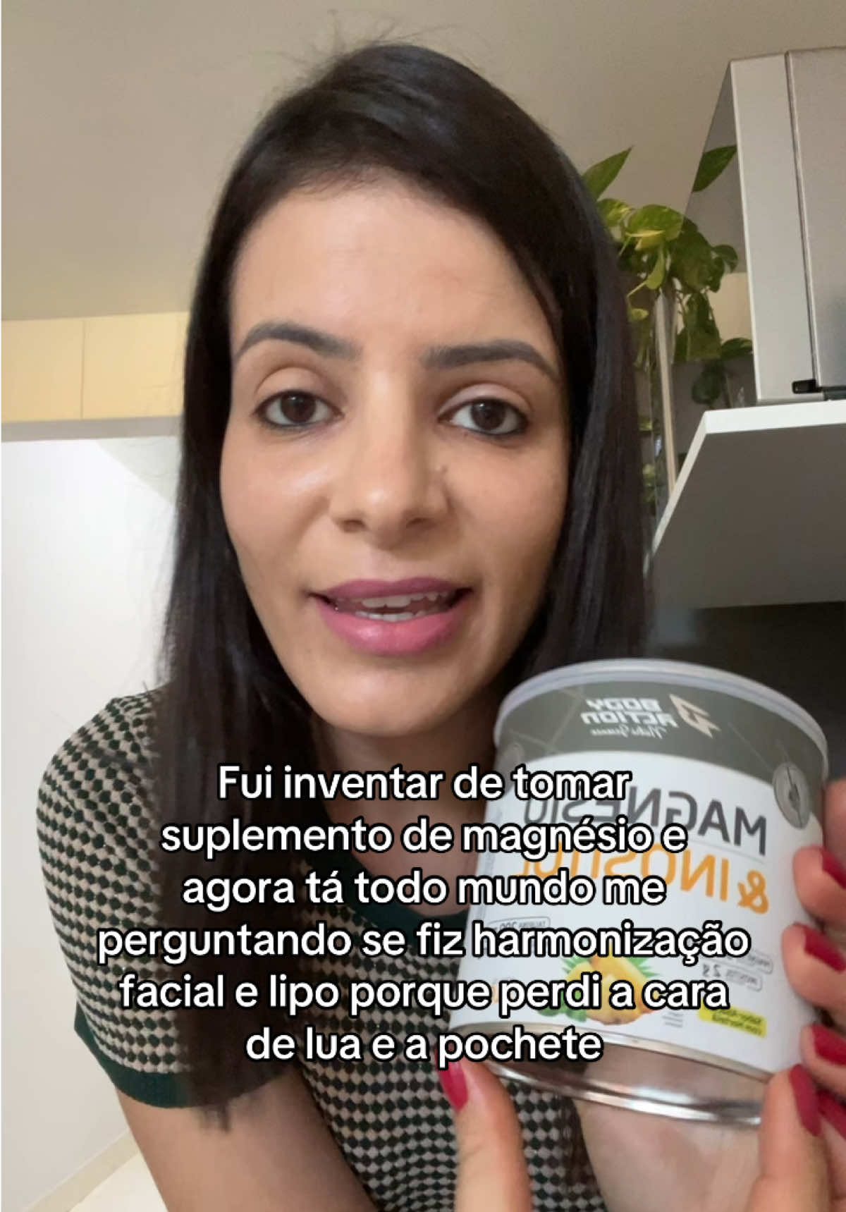 Fui inventar de tomar suplemento de magnésio e agora tá todo mundo me perguntando se fiz harmonização facial e lipo pq perdi a cara de lua e pochete. #magnesio #magnesioinositol #cortisol #estresse #saudefeminina 