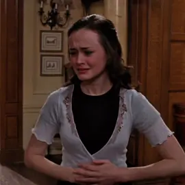 #RORYGILMORE growing up precocious sometimes means never groing up at all :( #gilmoregirls #fyp #foryou #viral 