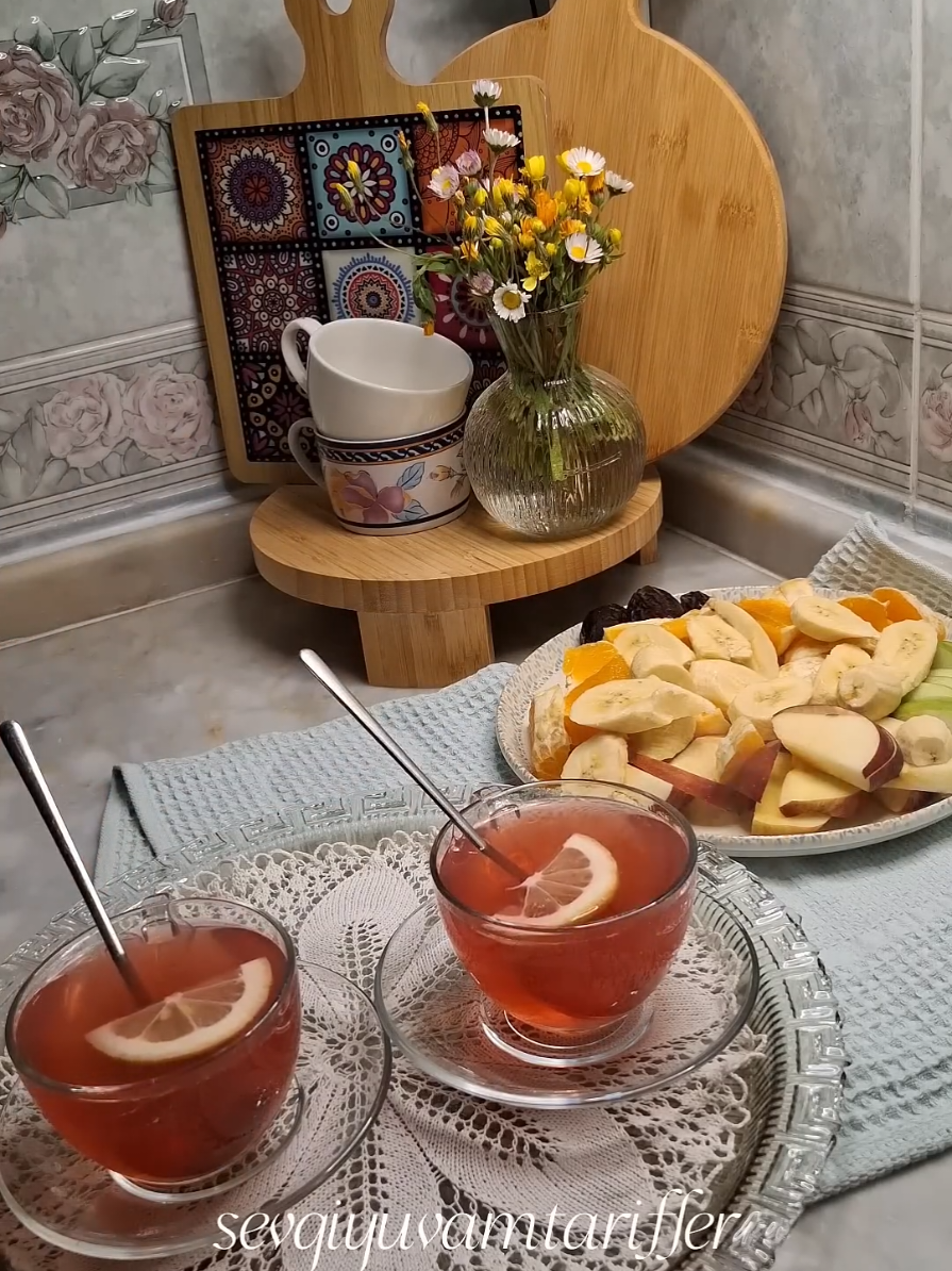 Geçen kış kurtarıcımız olan Grip çayımı hazır sonbahar yaklaşıyorken tekrardan paylaşıyorum.Afiyet ŞİFA olsun mevsim geçişlerinde 😍😍🥰🥰🤭VİDEOMU BEĞENİP YORUM YAPMAYI UNUTMAYALIM 🌺🌺 . . #kışçayı #çay #tarifler #kış 