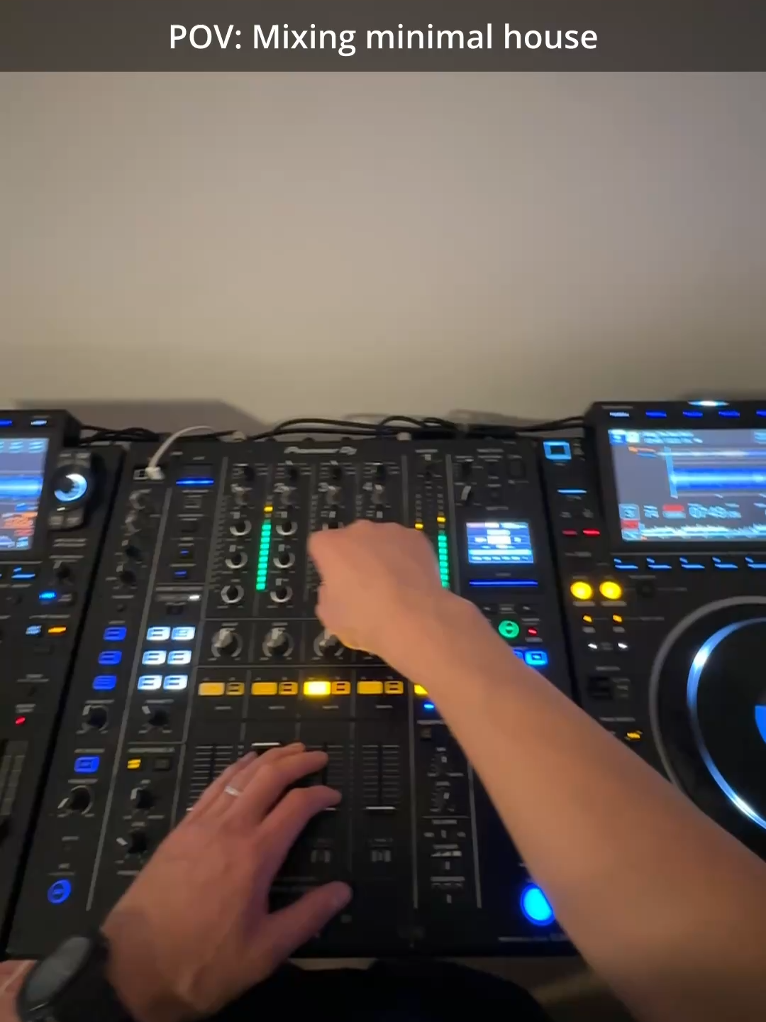 minimal house. . Tracks: Dxnby - Places & Faces x Artmann - Bring The Beat Back . #dj #djmix #djing #mix #mixing #techhouse #fyp #pioneerdj #cdj3000 #cdj #djm #a9 #djma9