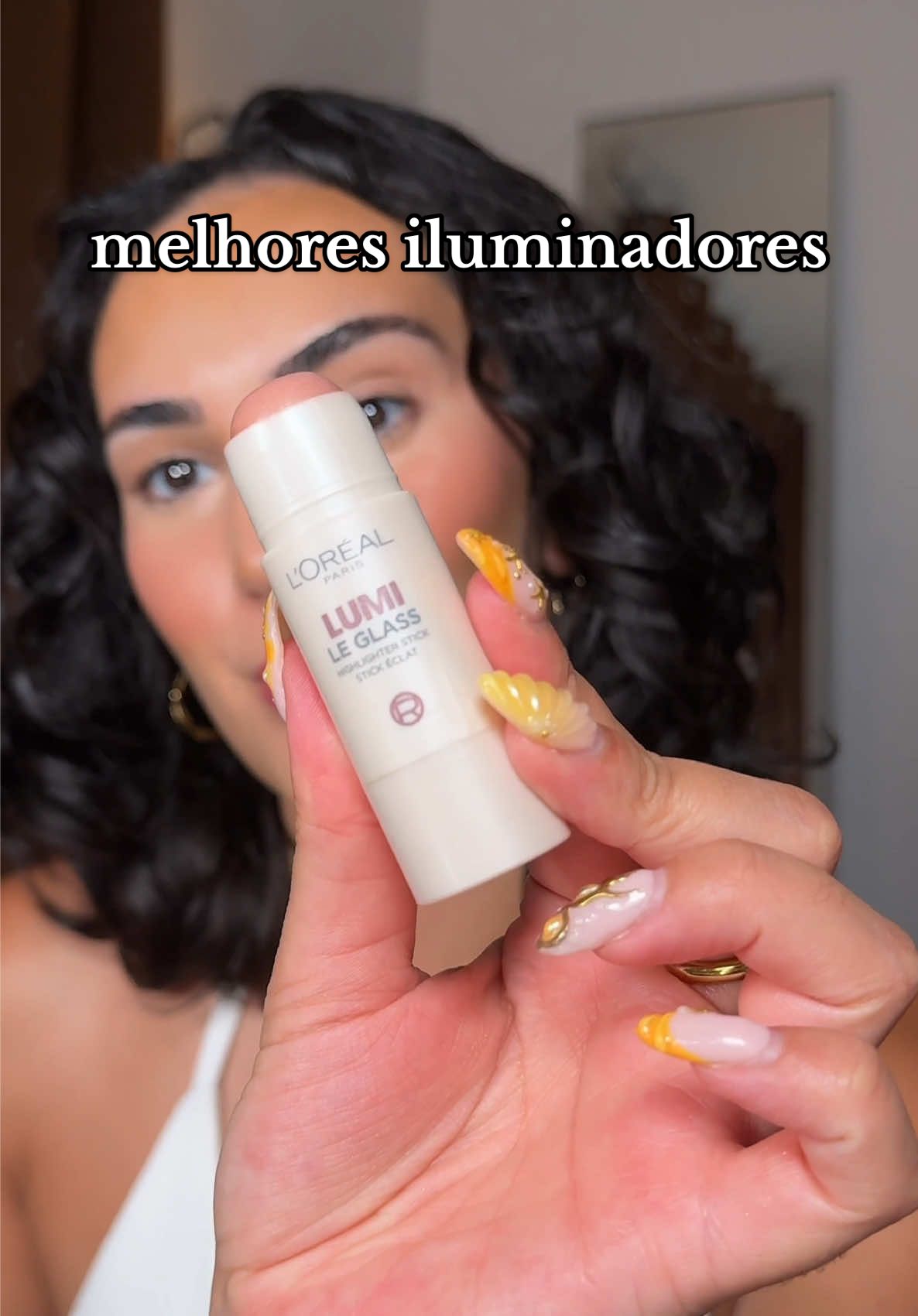 Melhores iluminadores para uma pele bem glowy ✨ @L’Oréal Paris lumi le glass @NYX ES @NYX Professional Makeup buttermelt highlighters @Rare Beauty highlighters @Sephora Portugal @Perfumarias Primor Portugal  #maquilhagem #dicasdebeleza #iluminador #CapCut 