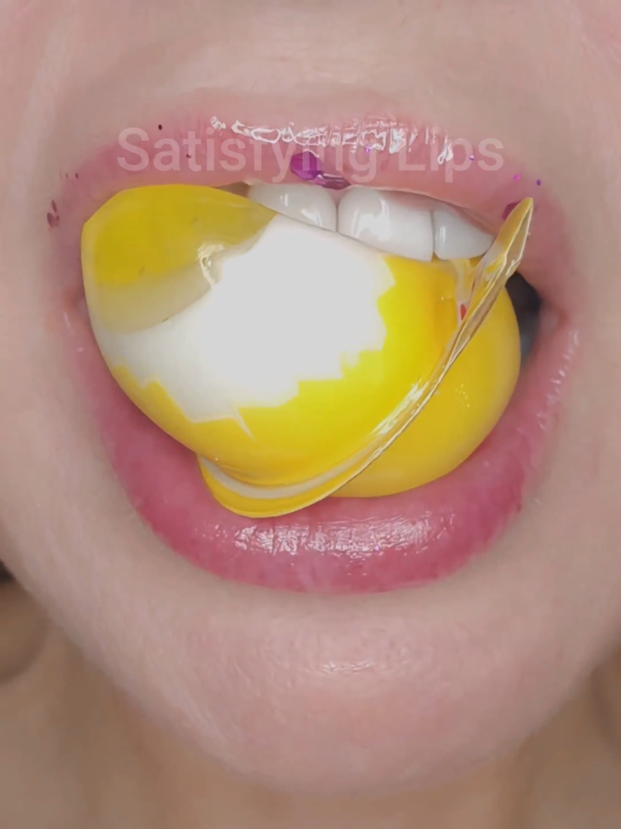 ASMR Satisfying Eating Sounds For Relaxing #asmr #asmreating #satisfyinglips 