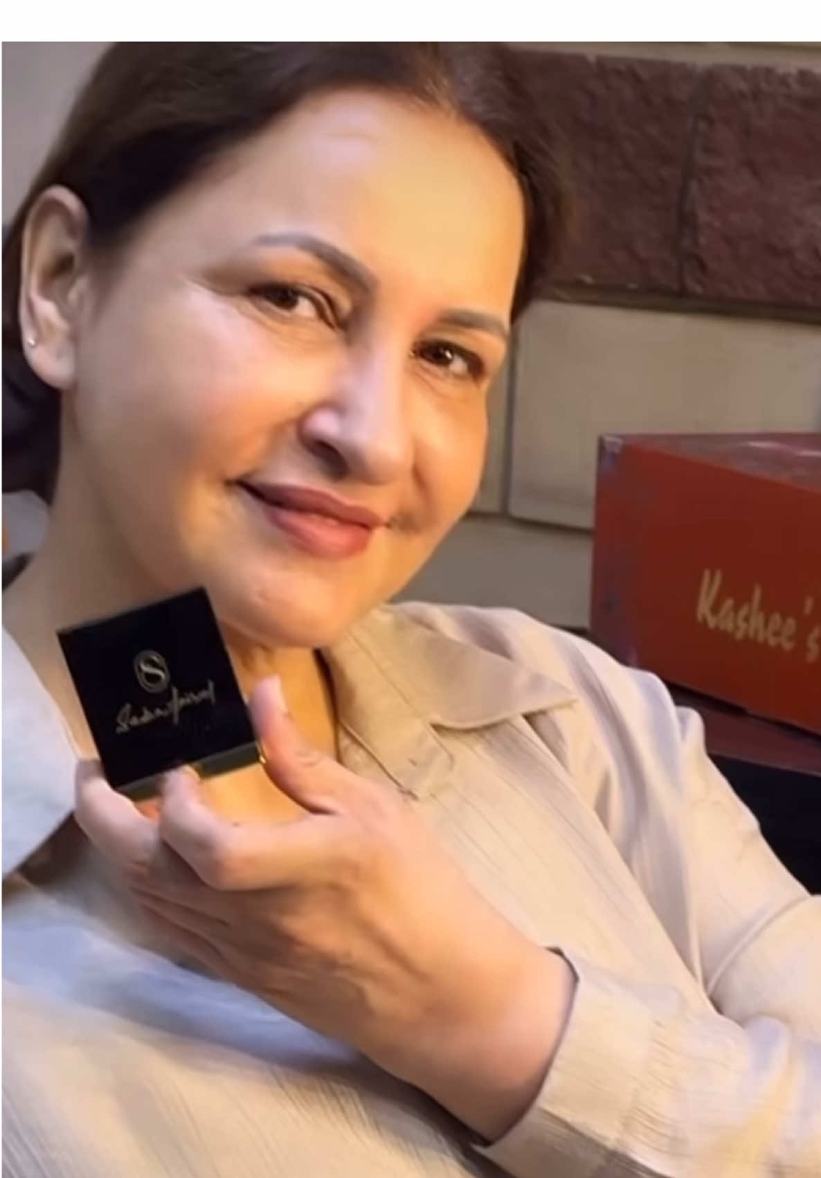 Saba faisal hard work for her makeup brand #sabafaisal 