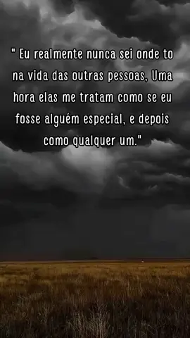 A vida não é feita apenas de bons momentos e, às vezes, tá tudo bem desabar. Nesses momentos, pode ser necessário desabafar e falar sobre o que está sentindo, mesmo que de forma sutil. As frases tristes para status podem te ajudar a extravasar esse sentimento para lidar melhor com ele. Confira e desabafe!#videodark #vibes #solidao #tristeza #drama 