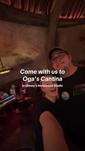 Come with us to Oga’s Cantina in Galaxy’s Edge in Disney’s Hollywood Studios!!! 🍹✨💕 #disneyworld #disneyshollywoodstudios #galaxysedge #starwars #ogascantina 