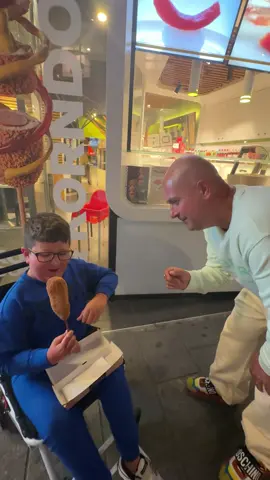 Trying Korean Corn Dog for the first time in Vienna! #k3vingabor #k3vingabor #travel #tiktok #vienna 
