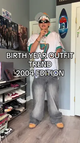 now this is a proper 2004 outfit #outfitinspo #y2koutfit #baggyclothes #fashiontiktok #howtostyle 