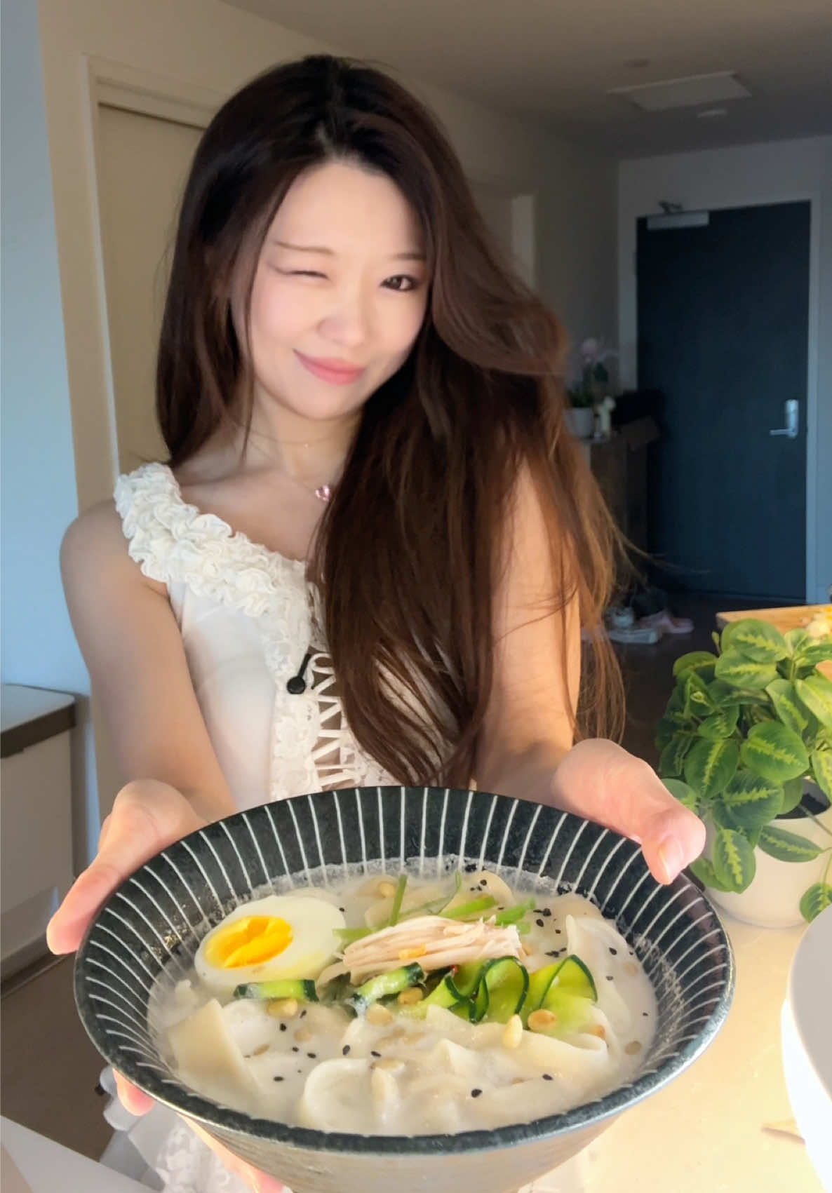 help, someone cool me down!! cold pine nut noodles (잣국수) 🤭 #koreanfood @nakedbibi 