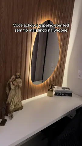 Amiga, fofoca boa a gente compartilha! 💁‍♀️ Comprei um espelho orgânico com LED à pilha pra minha penteadeira e olha… virei a doida do reflexo kkk 🤭✨ Sem fio, prático e ainda deixa tudo com cara de revista. Tu precisava ver como ficou lindo aqui em casa 😍 Pesquise na Shopee pelo ID: AEF-KXA-YLM #espelho #espelhoorganico #compreinashopee #dicasdadanu #casaedecoraçao 