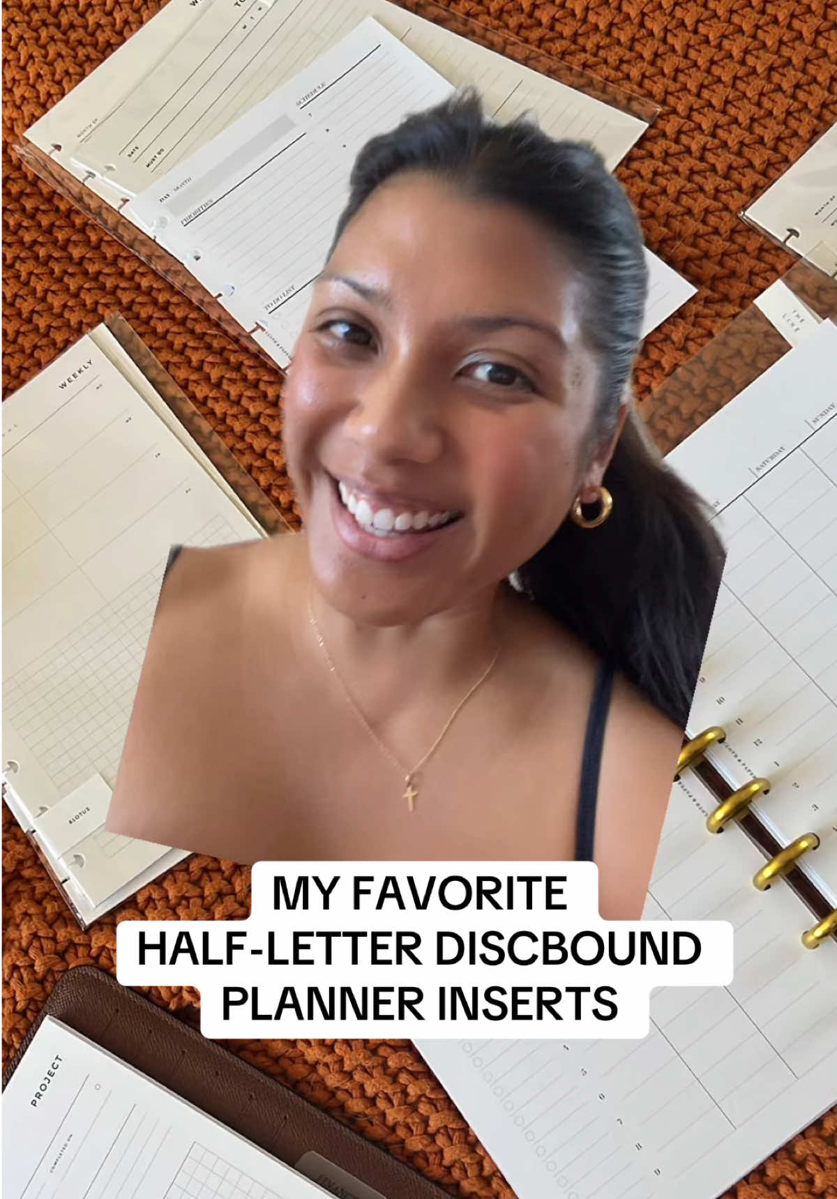Shops mentioned are @The Line Stationery @Cloth & Paper & @8lotus !! If you’re curious about a specific name of an insert, let me know 🗒️ #planner #halfletterdiscbound #plannerinserts #greenscreen 