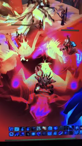 A gaggle of phoenixes in #Silvermoon on #WyrmrestAccord I love it so much 