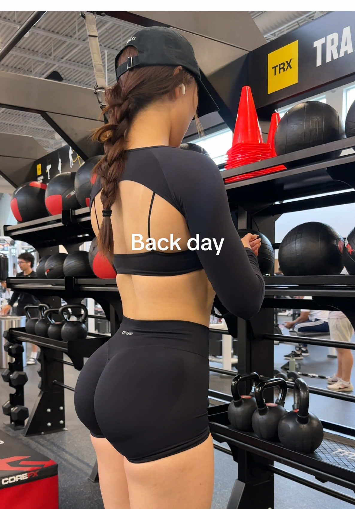 quick back day💖 fits @DFYNE  #fyp #explore #GymTok #gymgirl #gymgirlsoftiktok 