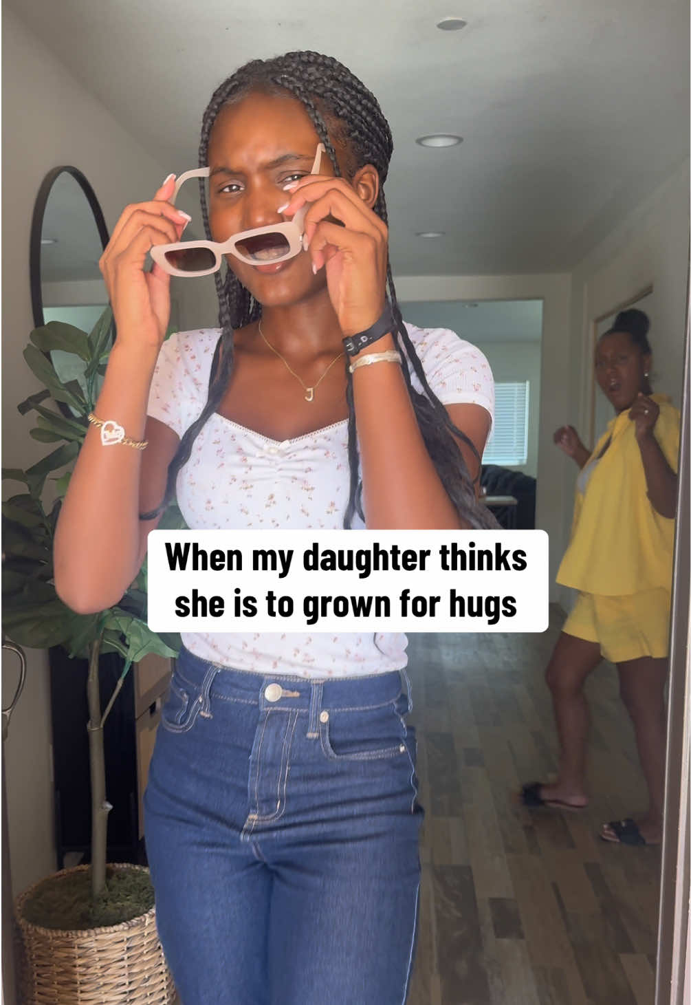 No one didn’t get hurt making this video 🤣🫣#mommyanddaughter #girlsmom #millennialmom #funnyreel #relatablemom 