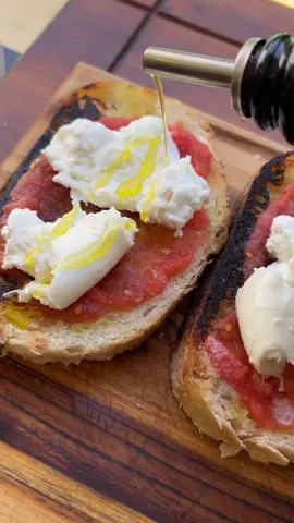 Essa é uma receitinha muito fácil, forma fácil e prática de elevar a Burrata.