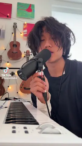 One year anniversary of the egg song ❤️❤️ #boywithuke #boywithukemls #boywithukeeggsong #boywithukefacereveal #boywithuketoxic 