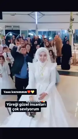 🤗🤍 keşke tutabilseydi !!! ama Gelin çiçeğini verince çok mutlu oldu # çünkü kalbî ❤️ var # 