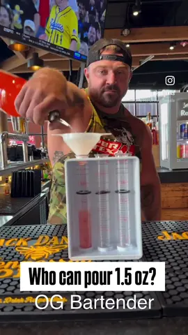Blind Pour Test Challenge 🍺 #pourtest #bartender #pbrtexas #bar 