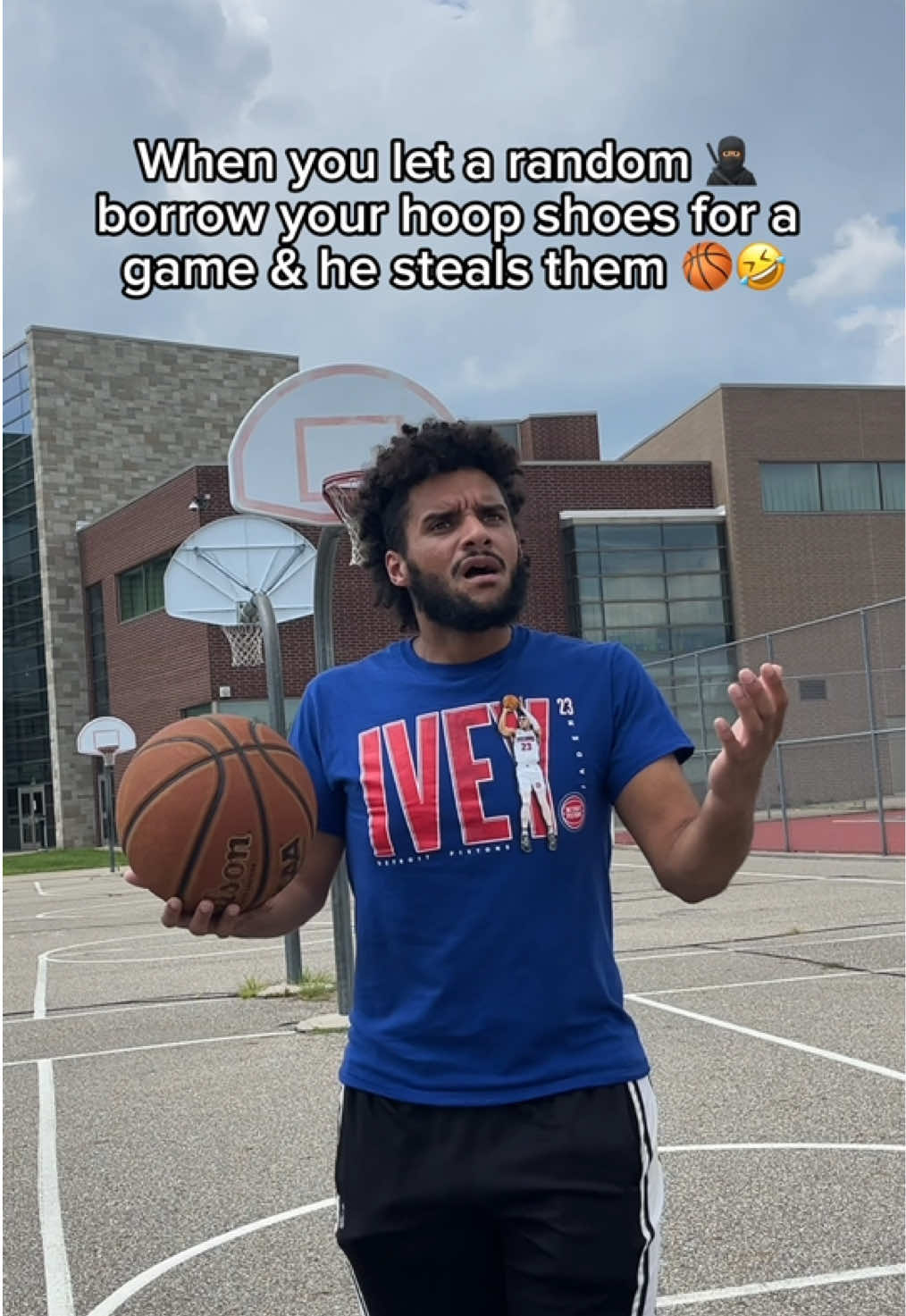 Can’t let anybody wear your basketball shoes 🏀🤣 #basketball #sports #foryoupage #hooper #viral 