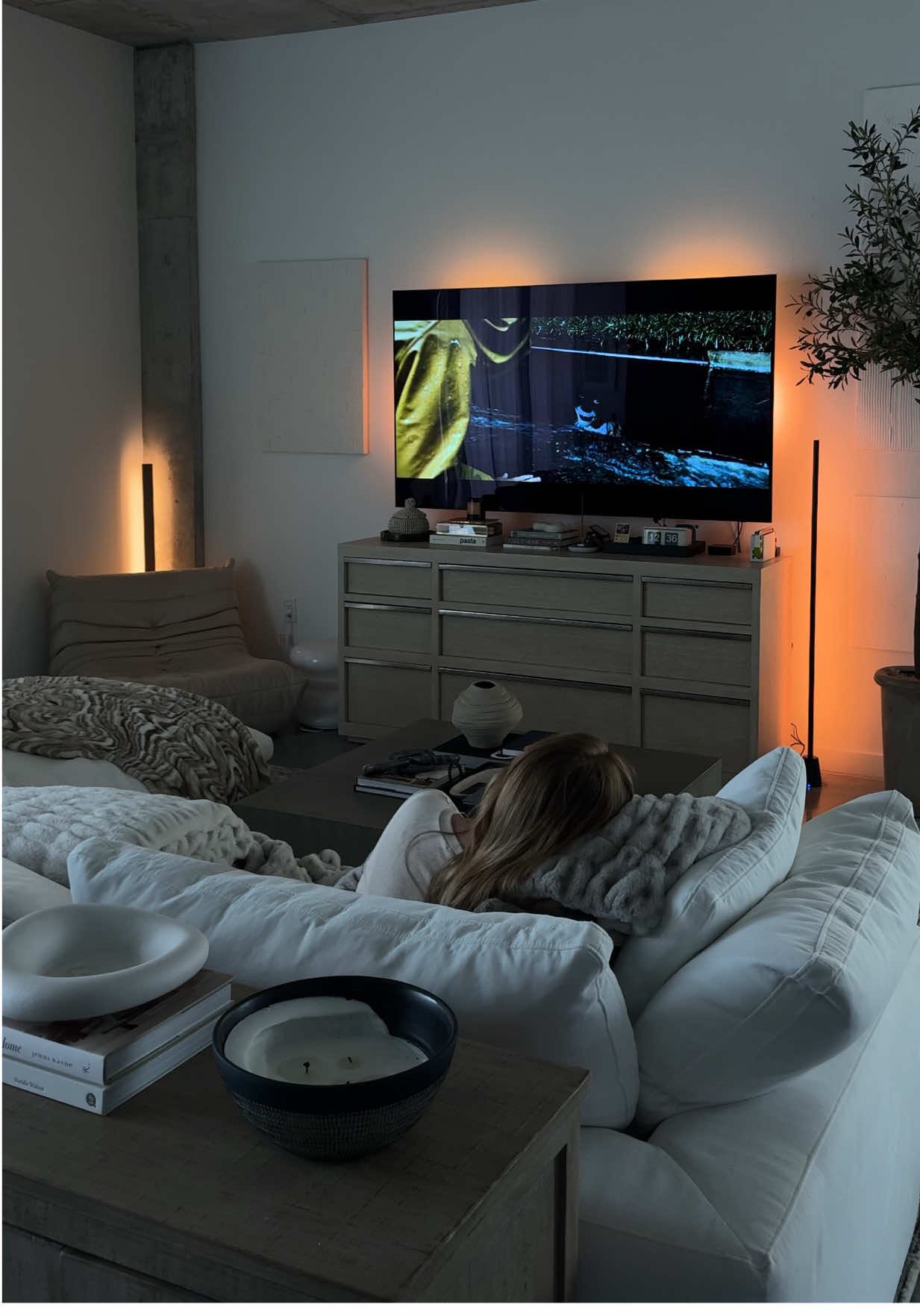 IT is the plan 🫣🔦🏚️ #cozy #mood #it #pennywise #scarymovies 