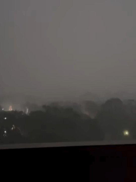 Severe storms swept through parts of Houston on Monday, as heavy rain and lightning lit up the sky. The National Weather Service had issued a severe thunderstorm warning around the time this was captured.  #illinois #chicago #rain #lightning #thunderstorm #SevereWx #FoxWeather