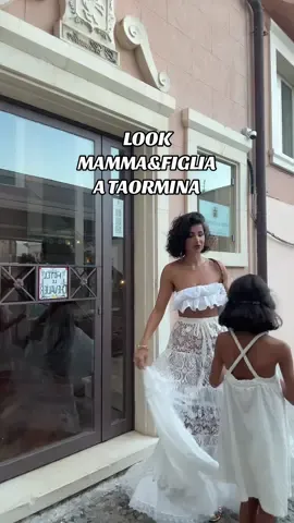 Mamma&figlia a Taormina! Vi piacciono i nostri look? 🤍 #fashiontiktok #mammaefiglia #perte #taormina 