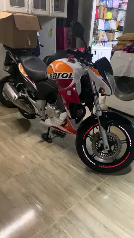 Olha ai como.ficou a cb300 repsol que linda com nosso spoiler 4 telas nas cores dela e vc que tem uma cb 300 corre e pede o seu pelo zap 81 99695-1766 #cb300 #cb300r 