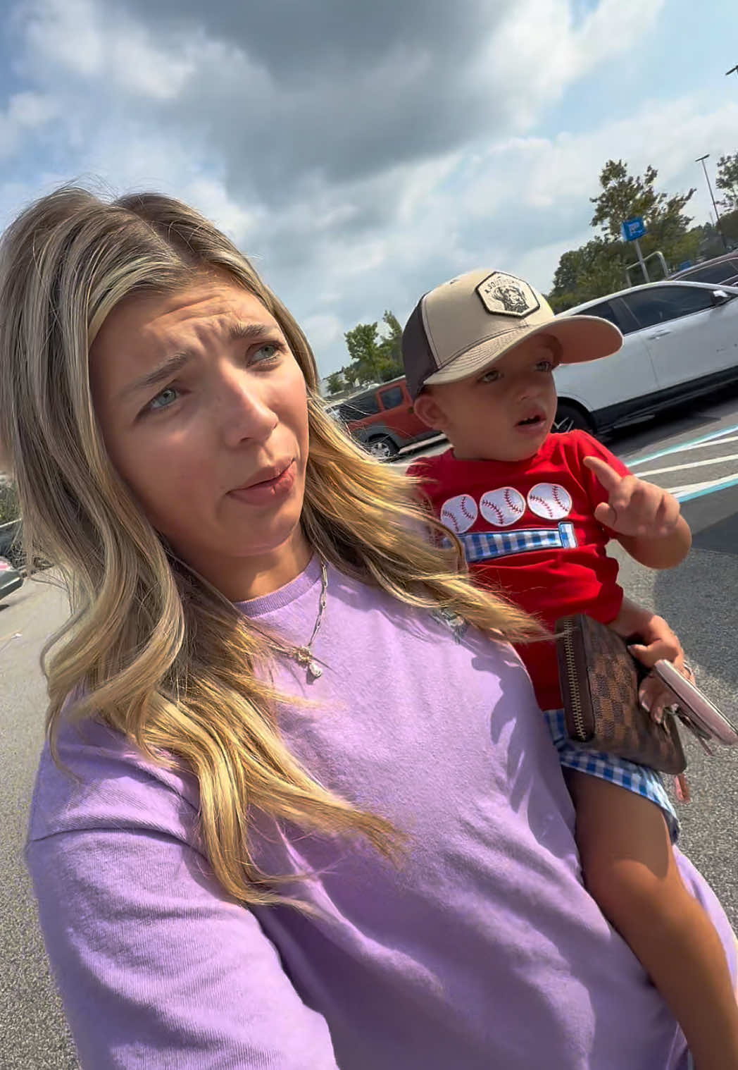 Here’s quick lil Walmart trip with me & my toddler🤪
