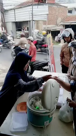 terima kasih pelanggan yang baik hati.. :-) #sarapanpagi #nasikepal #sarapansehat #menusarapan #ideusaha 
