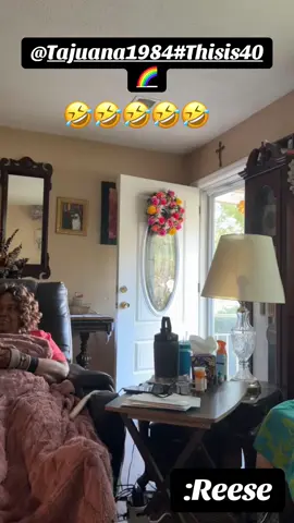 She colorblind or sumn Sis, save em! @Tajuana1984 #Thisis40🌈  #decor #reef  #colorblind #help