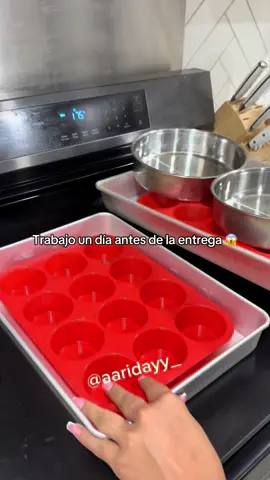 Así se los entrego fresquesitos 🤩 #postres#mesadepostresparatuevento#mamaemprendedora#mamatrabajadora#cupcakes#chocoflan#flan#nuezflan#manzanaslocas#reposteria#postrescaseros#recetasfaciles