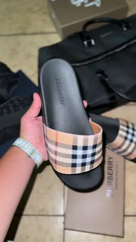 YOUR FAV SLIDES OUT NOW IN OUT WEBSITE IN BIO 🔥 - #burberry #shoestyle #slides #fyp #shoes 
