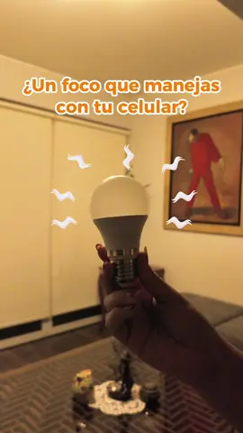 ¿Un foco inteligente con 16 millones de colores? Amarás este foco LED Wiz 📱💡 ¡Lo prendes, apagas o cambias de color altoque! 🎨✨ Yo lo encontré en Promart, tú también encuéntralo en promart.pe 🛒🧡 #LuzInteligente #Philips #WiZ #Promart #CasaSmart  