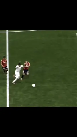 Mbappé dribble 😮‍💨#PORTOI #fyp #fyp #fypviralシ #mbappefan #realmadridfan #mbappe😍😍🤌 #mbappegoat #foryou #mbappegoal #mbappetoday 