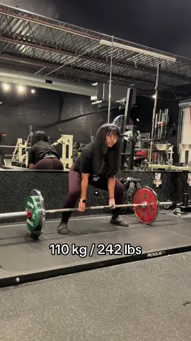 Post food poisoning deadlifts 🤭 #fyp #girlswholift #GymTok #powerlifting #deadlift 