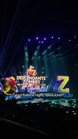 this was a very nostalgic but fun night 🫶🏼 #disney #disneysongs #worldscollidetour #descendants #zombies 