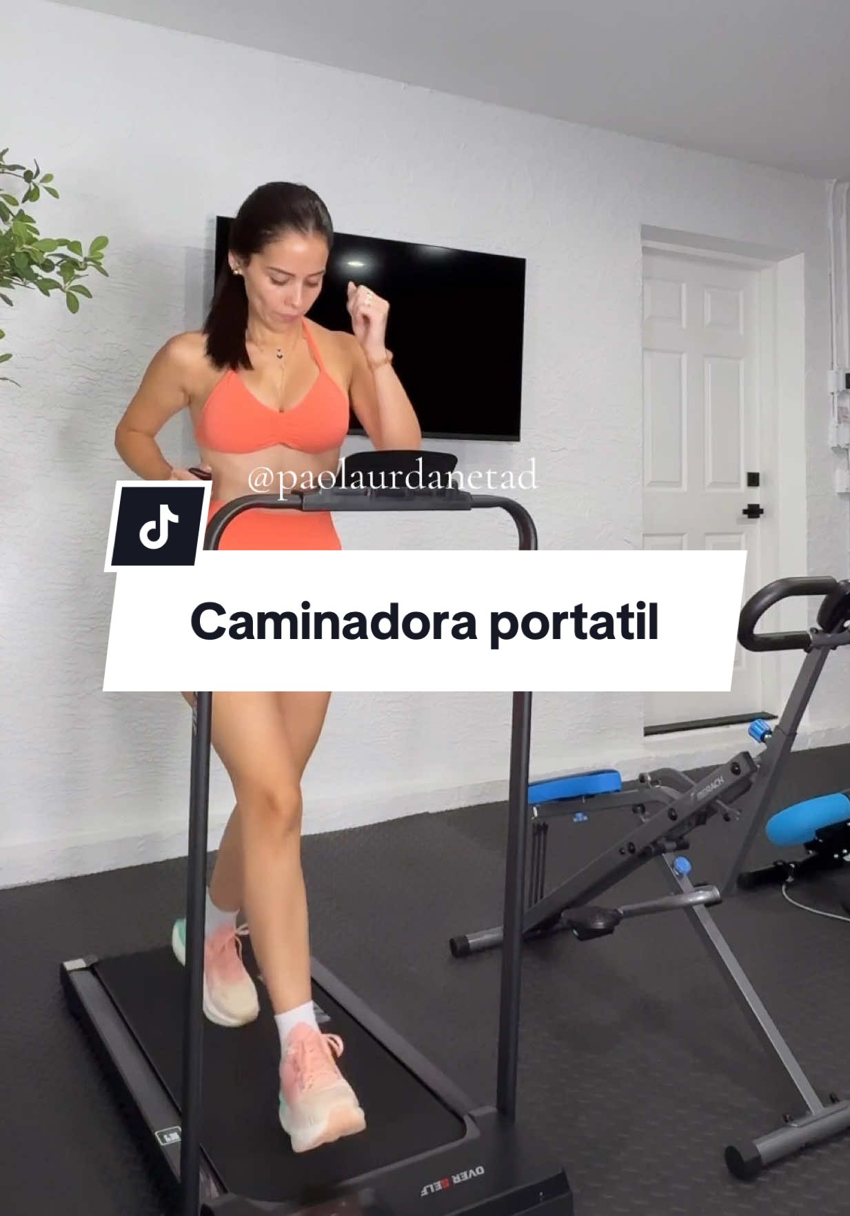 Caminadora fácil de guardar hasta debajo de la cama cabe. Viene armada así que nada de que preocuparse #treadmill #treadmillworkout #caminadora #gymhome #tiktokshopcreatorpicks 