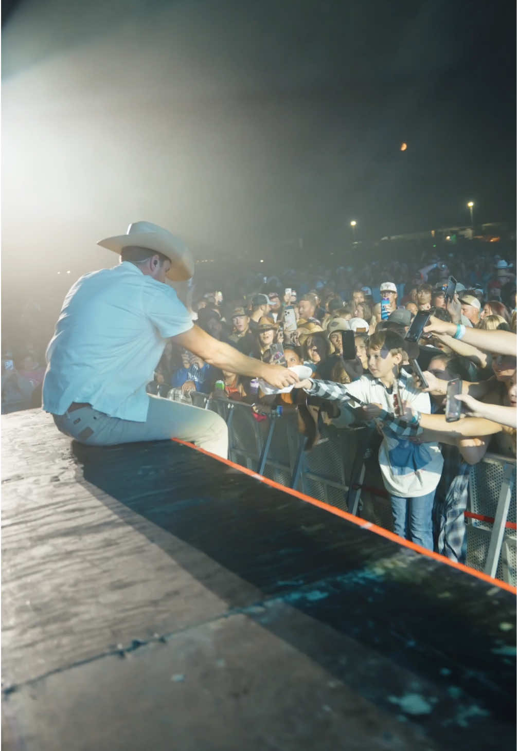Future country star in the making, y’all 🤠 #dustinlynch #countrymusic #OnTour 