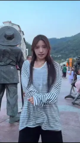 骑马舞 Gangnam style 户外尬舞 欢迎来抖音看阿梓直播 #阿梓不可爱 #四川牛一飞 #gangnamstyle #dance #chinesegirl 