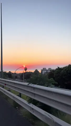 ▶️Continua a registrare, a mettere insieme i suoni per riempire il caos che hai dentro. #perte #sunsetlover #3msc #fm107e3 #volaneiperte✈️ #sunsetbeach 