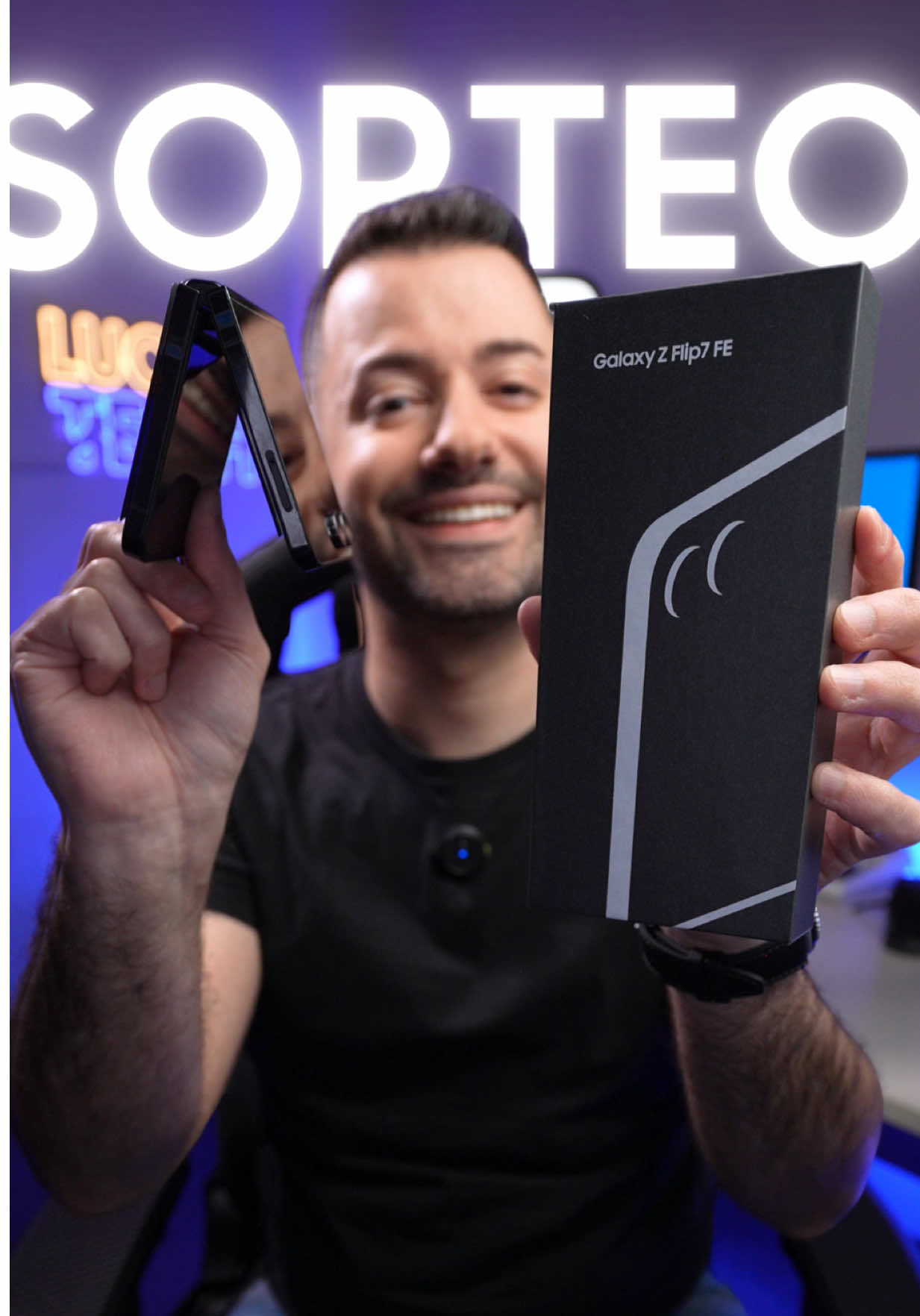 TE REGALO UN PLEGABLE 😱 👉🏻 Para participar: 1) Comentá en este video en Instagram mencionando al menos a una persona 2) Compartilo! Así de simple. Y el 29/8 a las 22hs en vivo sorteó el nuevo Z Flip7 FE de Samsung Es versión más accesible para que pruebes la experiencia plegable: compacto, batería de 4000 mAh, cámaras de 50 MP, modo Flex y Galaxy AI + Gemini siempre a mano. ⚡️Nos vemos en el vivo para conocer al ganador/a. ¡Mucha suerte! 🍀