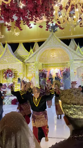 Masyaa allah lagu 100jt taputa🥺🥺#baralekrangminang #baralekgadang #dhikapelaminan #taripasambahan #baralekurangminang 