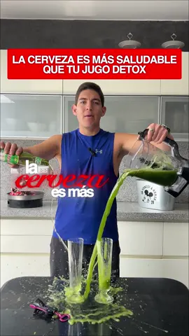 Tu jugo verde no es tan saludable como crees… De hecho, una cerveza light puede ganarle en calorías y azúcar. 👉🏻 Mientras tu jugo detox se vende como “el elixir de la salud”: 	•	Puede tener más azúcar y calorías que una cerveza ligera. 	•	Pierde la fibra apenas lo metes en la licuadora. 	•	Y lo único que detoxifica de verdad es tu billetera. 💸 En cambio, la cerveza —la misma que muchos demonizan— sí aporta antioxidantes, minerales y vitaminas del grupo B. ¿Significa que debas beber cerveza todos los días? 🤨 No. La clave es simple: come las verduras enteras y guarda la chela para una ocasión especial (con un vaso de agua al lado). 💡 Si quieres saber cuáles son las 3 mejores bebidas para bajar grasa, comenta BEBIDA y te las envío a tu DM. #Fitness #nutrition #saludable #healthylifestyle #perufit            